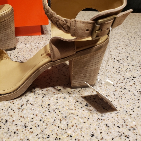 Barbara Barbieri NWT SZ 9.5 Leather Heels - Picture 2 of 4